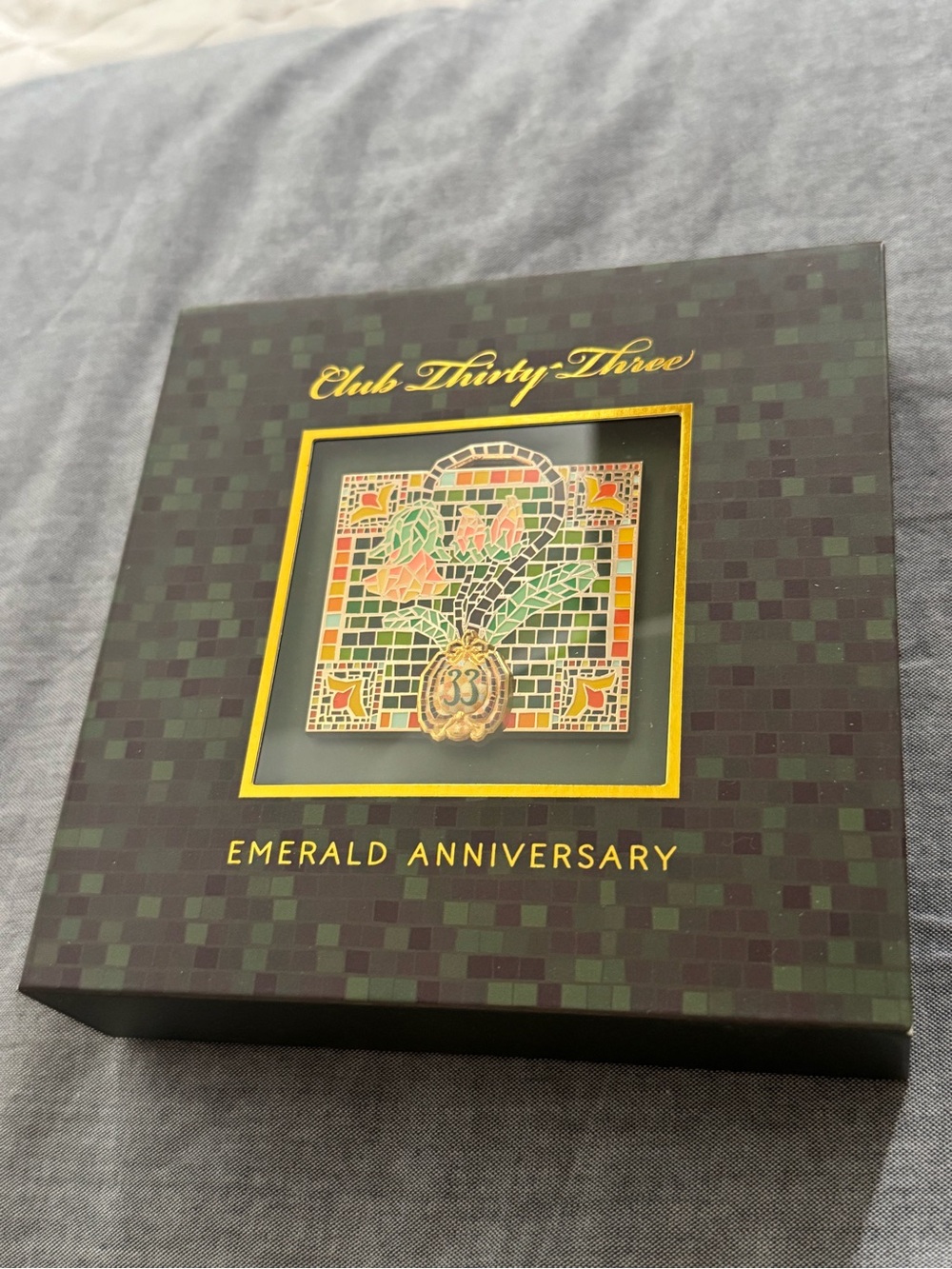 NIB Disney Club 33 Emerald Anniversary Stained Glass Pin Botanical Orchid Floral